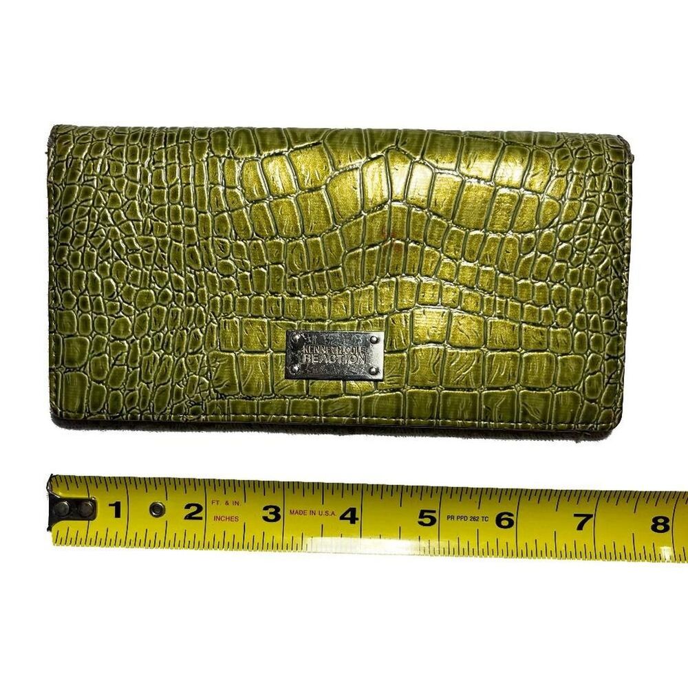 Kenneth Cole Reaction snakeskin wallet purse Green